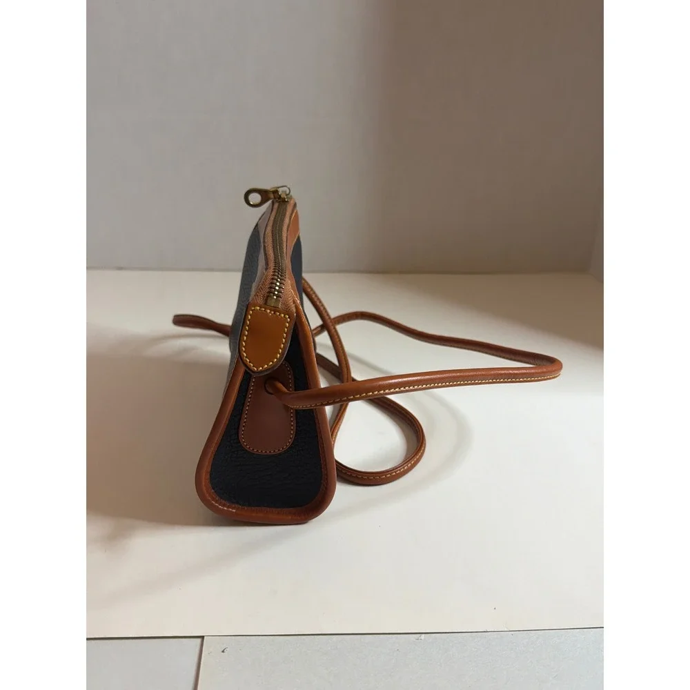 Dooney & Bourke Vintage All Weather Leather Crossbody Bag Navy Blue Tan USA - Picture 2 of 10